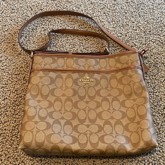 Coach Crossbody Bag w/ Gold Hardware, Zipper Closure & Pockets - Picture 1 of 11